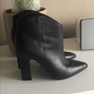 Marc Fisher black leather booties 7M